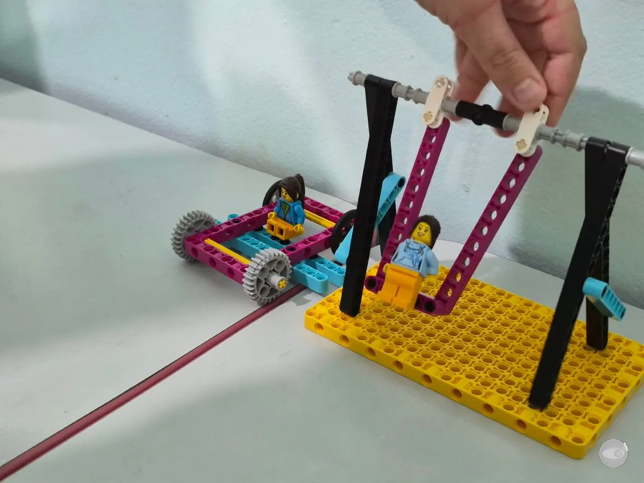 Apiúna realiza atividade com peças de LEGO em parceria com Sesi e Senai